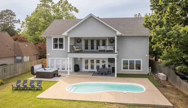 Ultimate Lake Hamilton Getaway: Private Pool, Hot Tub, Game Room, Dock & Stunning Lakefront Views!