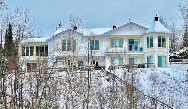 Unit A - 3 Bedrooms Private/Beachfront/Kayaks,/Starlink Internet