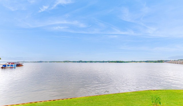 Updated Townhouse with Lake View, Private W/D, Dog Friendly