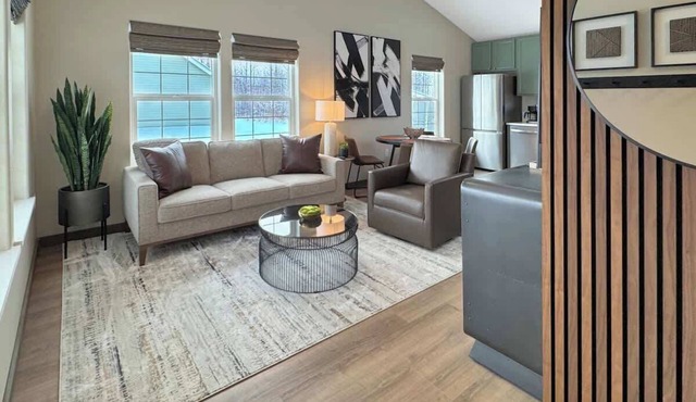 Upscale 2bd Getaway w/WiFi, Laundry, Full Kitchen!