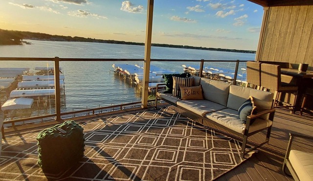 Upscale Lakefront 4 Bedroom/3 Bathroom Bridges Bay Resort Condo