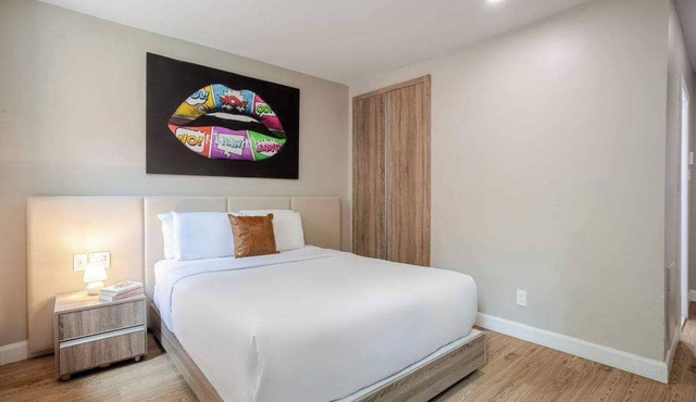 Vibe Queen – Central Montreal