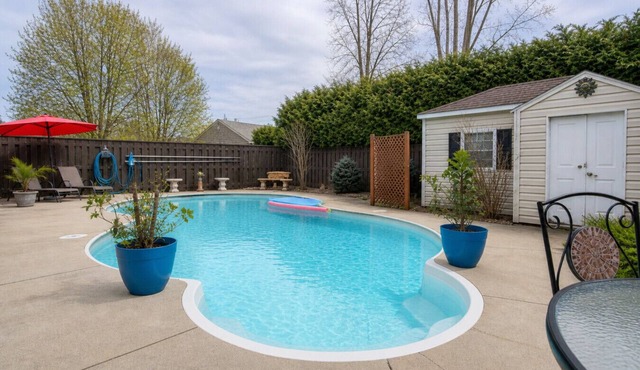 Villa Near Montreal with Heated Pool, BBQ, 4 Bedrooms & 10 Guests