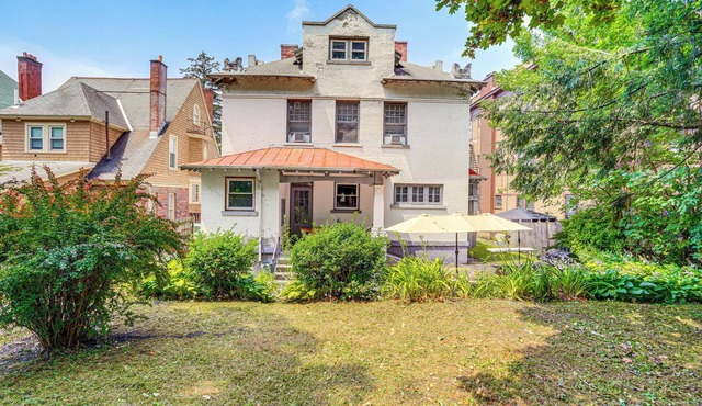 Walkable Schenectady Getaway: 2-Unit Campus Hub in Schenectady