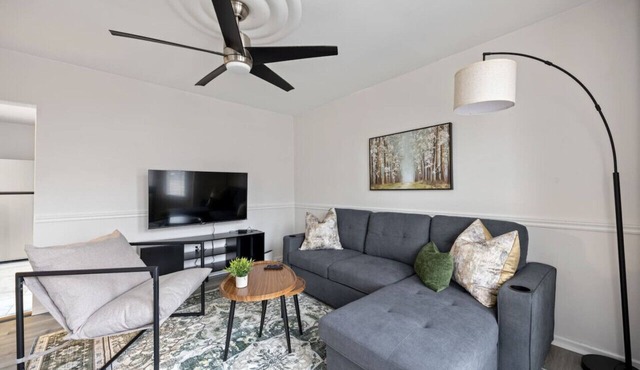 Walkerville 1BR Apartment| Walk to Caesars Casino