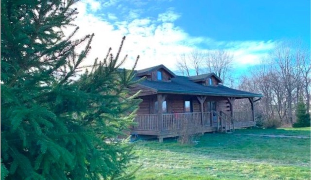 Walnut Ridge Cabin w/Hot Tub