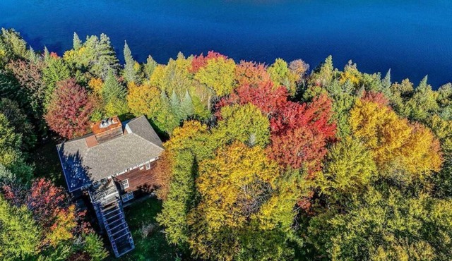 WATERFRONT ICONIC CHALET ON PRISTINE LAKE