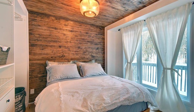 Waterfront Shabby Chic Chalet