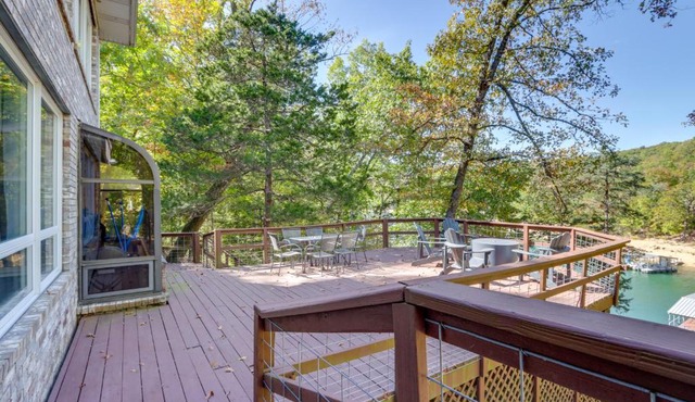 Waterfront Beaver Lake Apt w/Deck