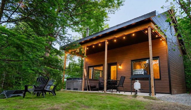 Waterfront Cabin with Spa | Le Huard