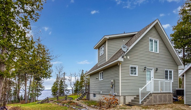 Waterfront, chalet style home; minutes walk to the beach