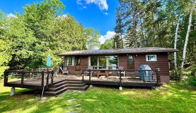 Waterfront cottage on 1.3 acres, great fishing, boating & hiking on Restoule!