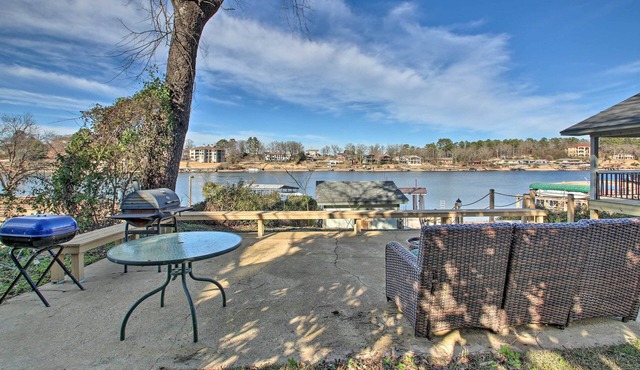 Waterfront Getaway w/Dock on Lake Hamilton!