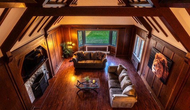 Waterfront Home surrounded by Nature & History; 7 mins away from waterfalls!