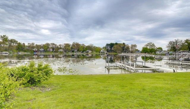Waterfront Lake Webster Retreat w/Pier & Views