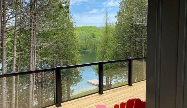 Waterfront Modern calming 3 bedroom Lake house - Pearl Lake