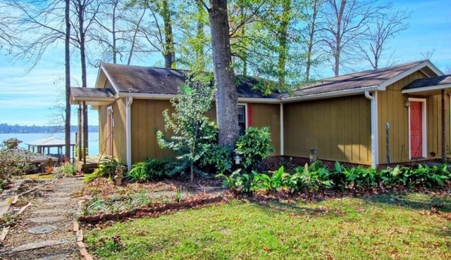 Waterfront on Toledo Bend! 10 mins from Hemphill town square!