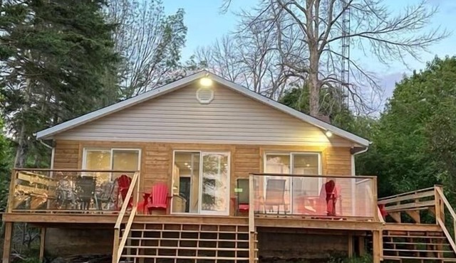 Waterfront/Sunset/ Lake view cottage