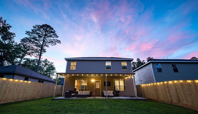 Waterpoint LakeConroe/Food + Wedding Venues LRG Yard/Covered Patio + Game Garage