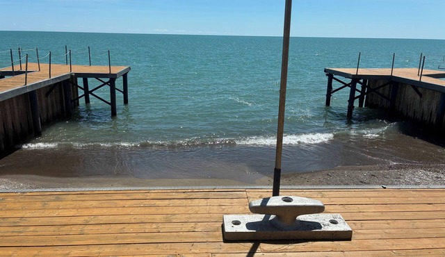 Water’s Edge Retreat Enjoy your own private waterfront home!