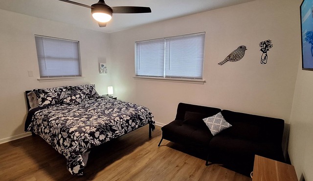 Welcoming Cozy &Private Studio Apt @Irving-NorthDFW Free W&D Stays 30+ days only