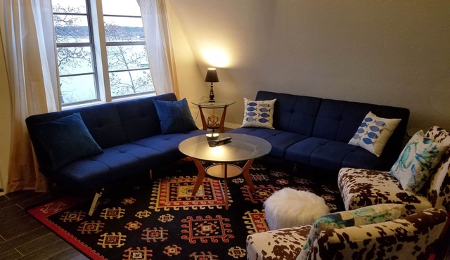 West Coast style, Lakeside Cabin #2 @ Lake Cisco Rentals