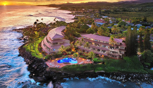 Whalers Cove Oceanfront Resort