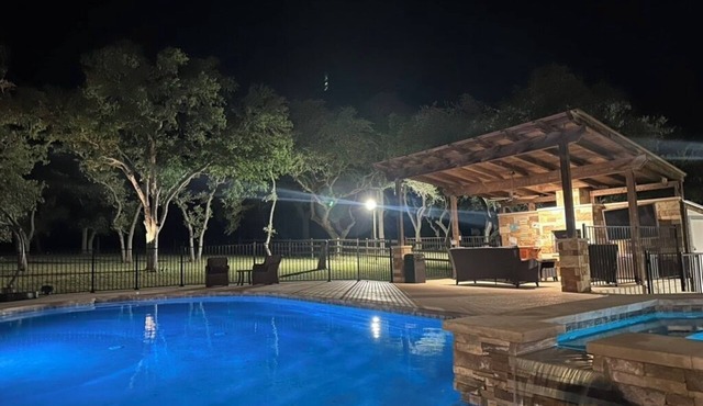 Whispering Oaks Estate: Pool/Spa/Fire Pit/10 Acres