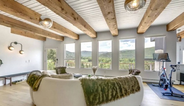 White River Oasis, Hot Tub, 7 Acres, Views