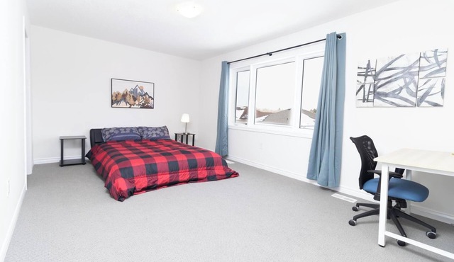 Whole House 3 BR 2.5 WR Close to Downtown & HW 403
