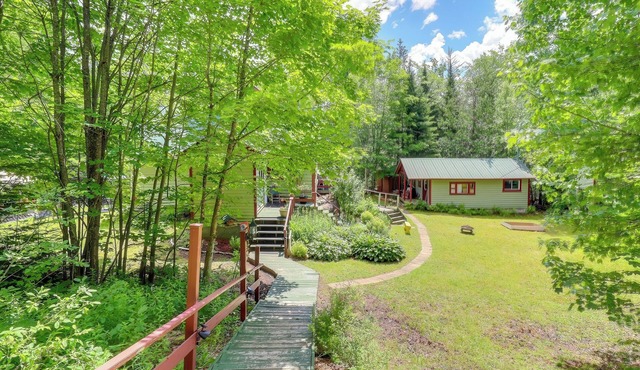 Winter Ski Chalet Escape-Pet-Friendly, 5 Mins to Skiing & Top Ski Cross Course