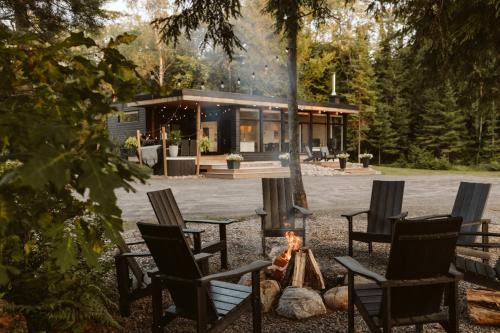 Wolegib Waterfront Retreat with Hot Tub