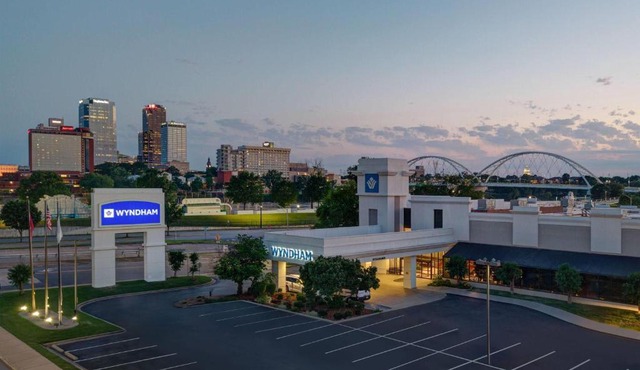 Wyndham Riverfront Hotel
