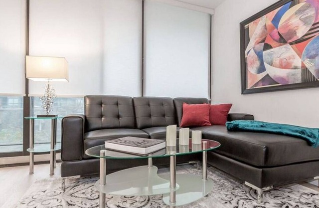 Amazing 1BR in Popular King West