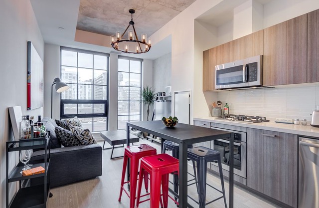 ✨ Bright & Sanitized Executive Loft in King West!