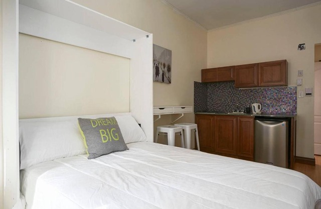 Furnished Studio by Concordia University #301