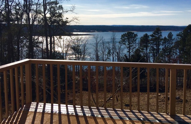 Greers Ferry Lake View Home 4BR, 2BA