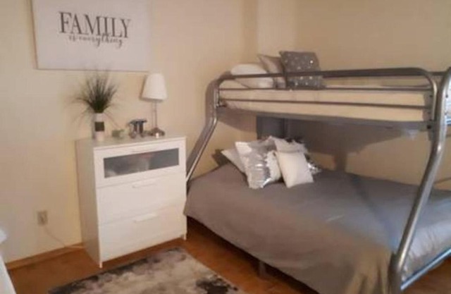 Kama's Luxury Bachelor Near High Park Subway