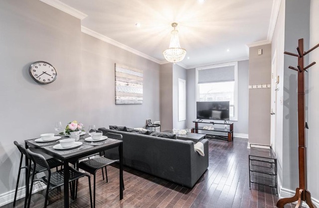 Modern 3BR Apt in the heart of Trinity Bellwoods