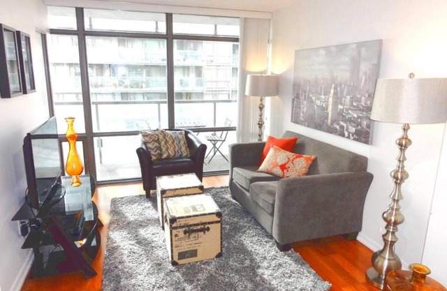 Stunning 1BR Condo in Great Downtown Location!