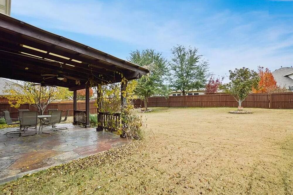 Wylie House | Beautiful 5 Bedroom / 3 Bathroom Home in a gorgeous resort type community