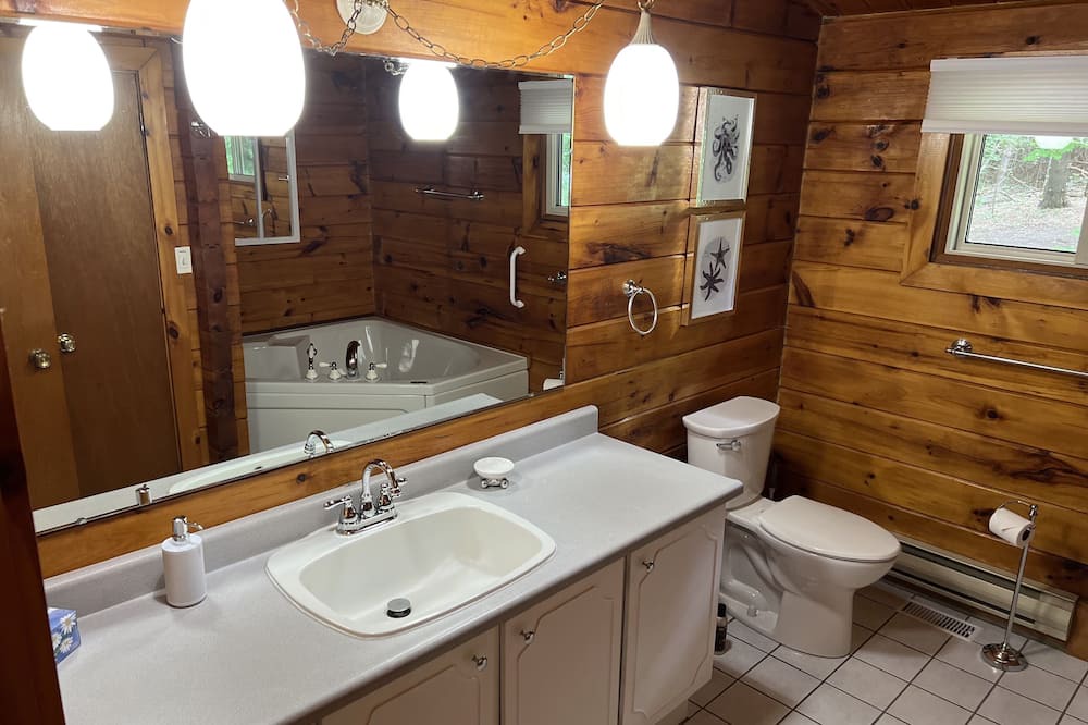 Photo of Bathroom in Douro-Dummer