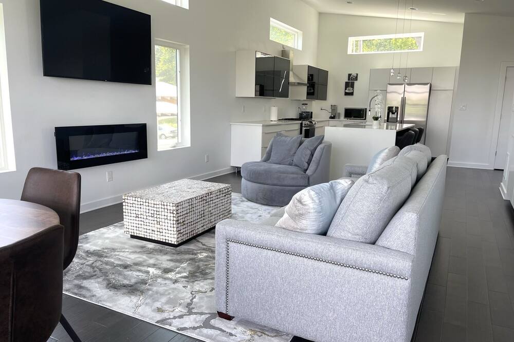 Photo of Livingroom in Capital View