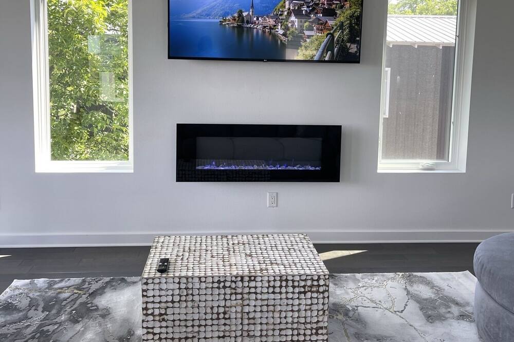 Photo of Livingroom in Capital View