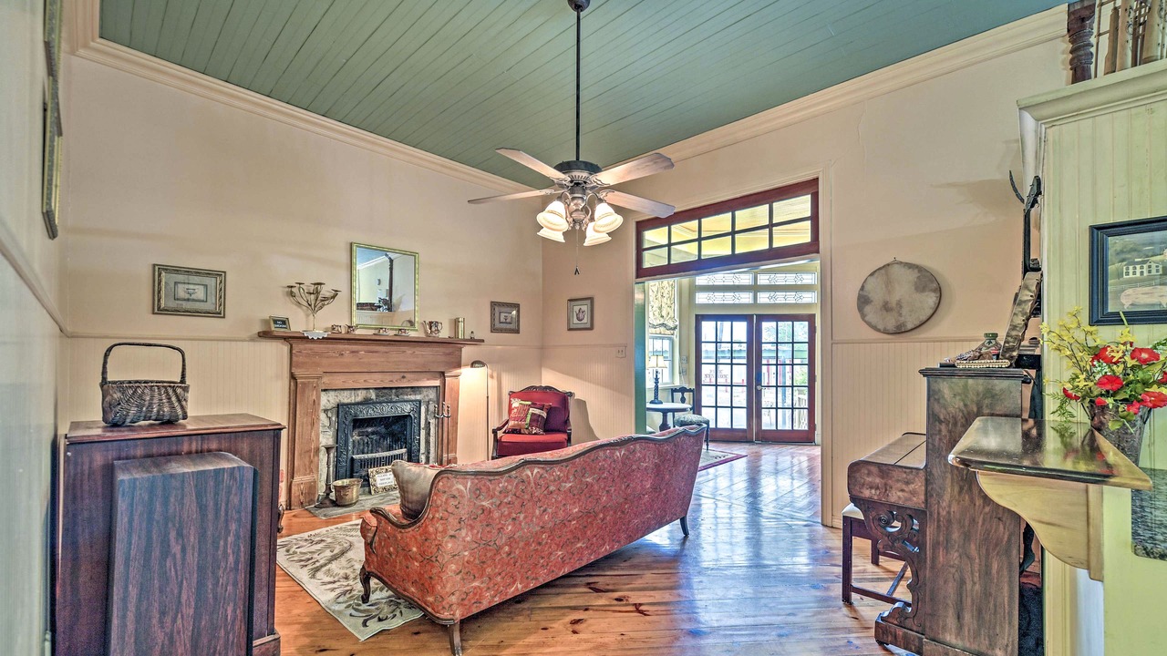 Photo of Bedroom in Glen Rose