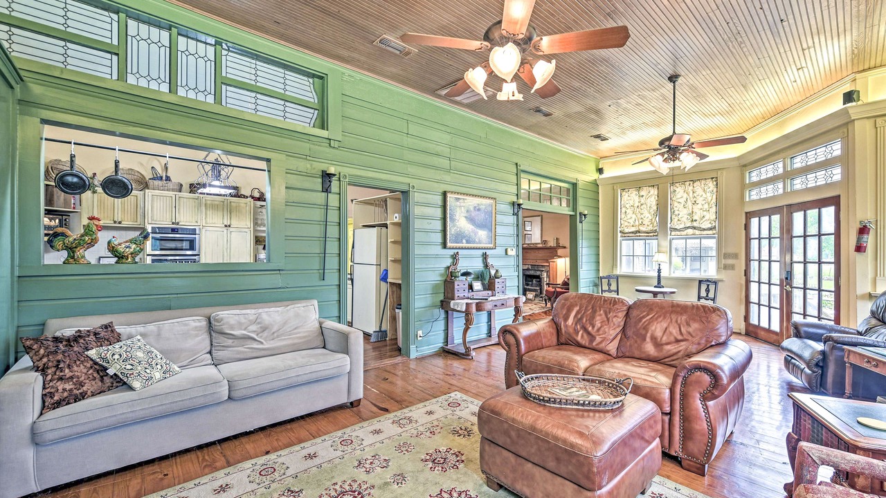 Photo of Bedroom in Glen Rose