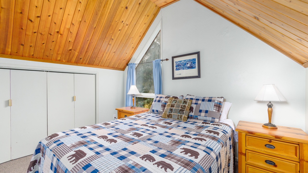 Photo of Bedroom in Alyeska