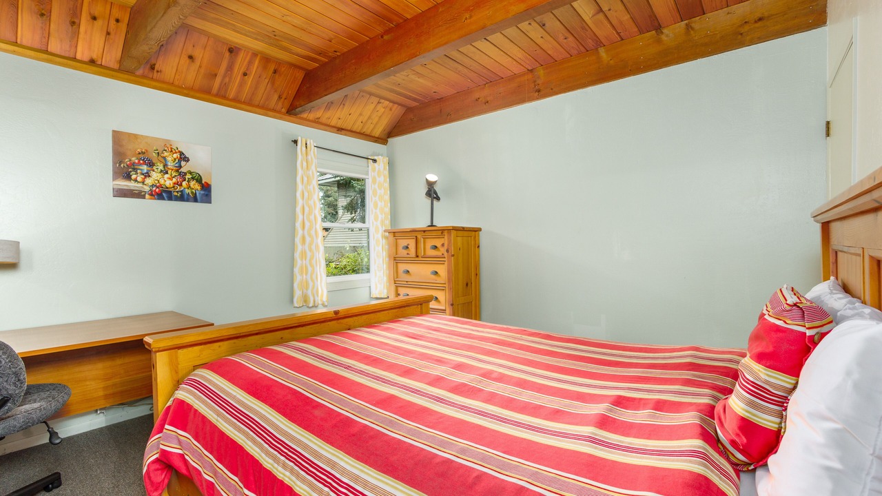 Photo of Bedroom in Alyeska