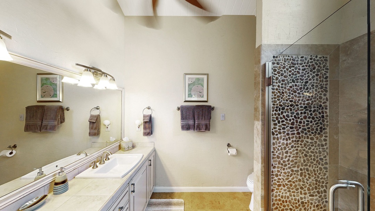 Photo of Bathroom in Princeville