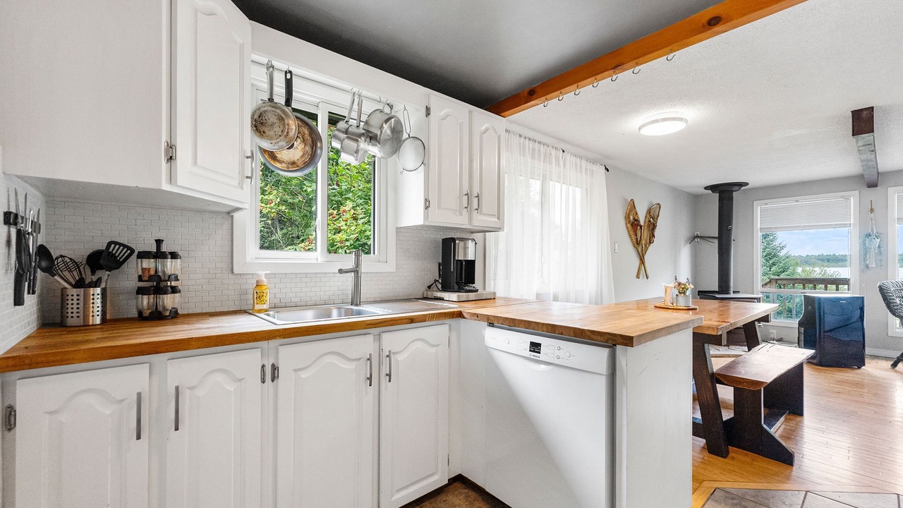 Photo of Kitchen in Calabogie